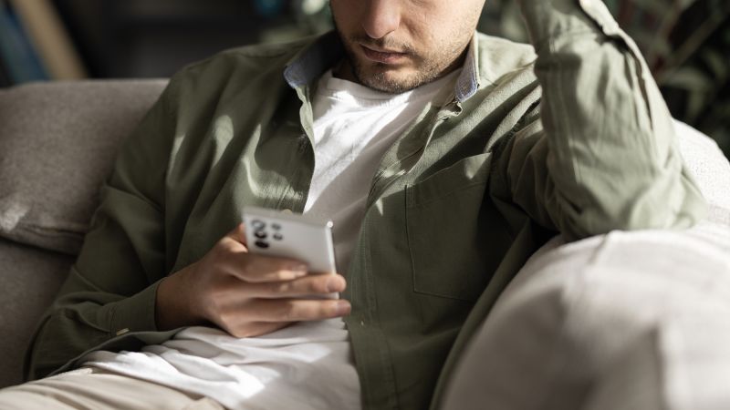 Study: Scrolling through social networks out of boredom could make your problem worse