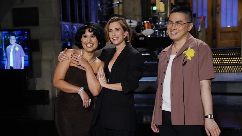 Ryan Gosling, Matt Damon and even Lorne Michaels initiate Kristen Wiig into ‘SNL’ five-timers club