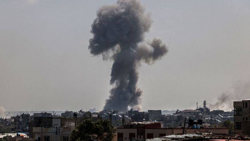 Журналисти, ранени при атака срещу бежански лагер в Газа, включително стрингър на CNN