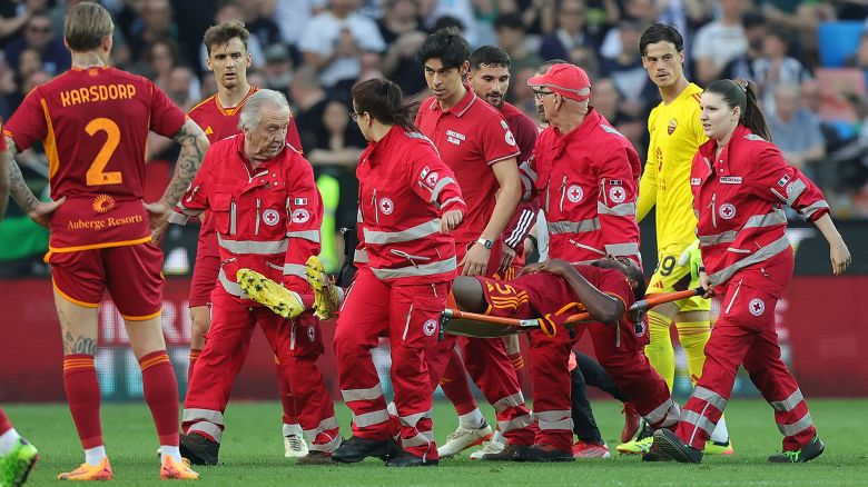 UDINE, ITALY - APRIL 14: Evan Ndicka of AS Roma injured during the Serie A TIM match between Udinese Calcio and AS Roma at Dacia Arena on April 14, 2024 in Udine, Italy.(Photo by Gabriele Maltinti/Getty Images)