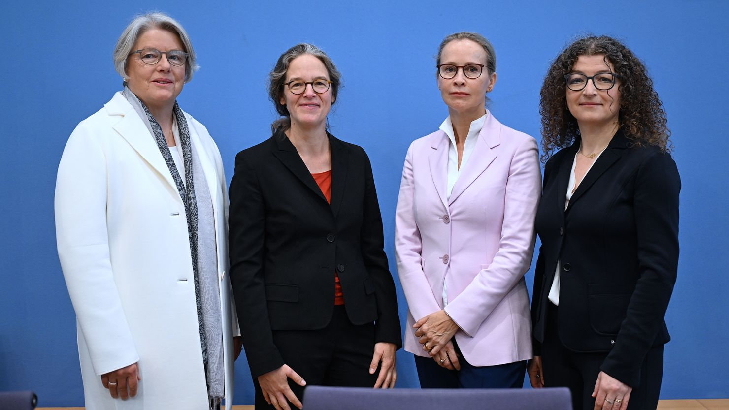 Medical ethicist Claudia Wiesemann, legal scholar Friederike Wapler, lawyers Frauke Brosius-Gersdorf and Liane Woerner presented their recommendation on Monday.