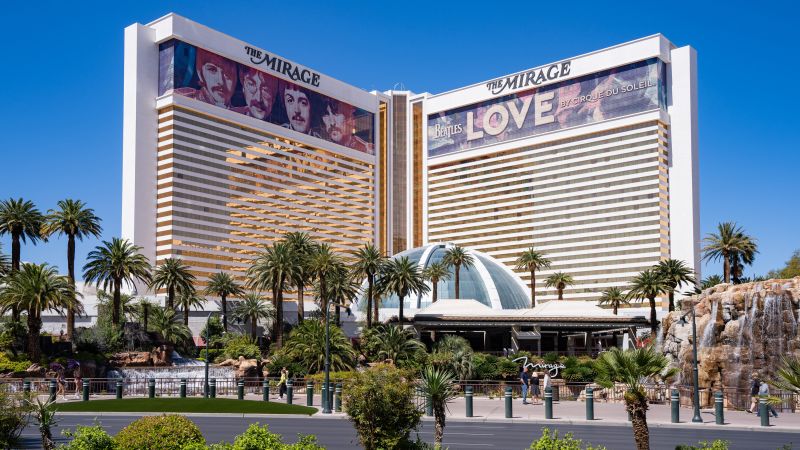 Хотелът и казиното Mirage на Лас Вегас Стрип и незабавно