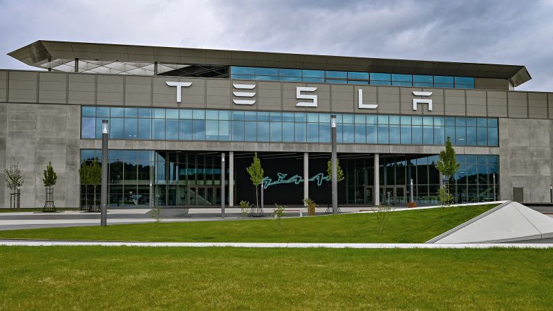 Read more about the article Tesla tells its German factory workers to stay home as more protests loom – CNN