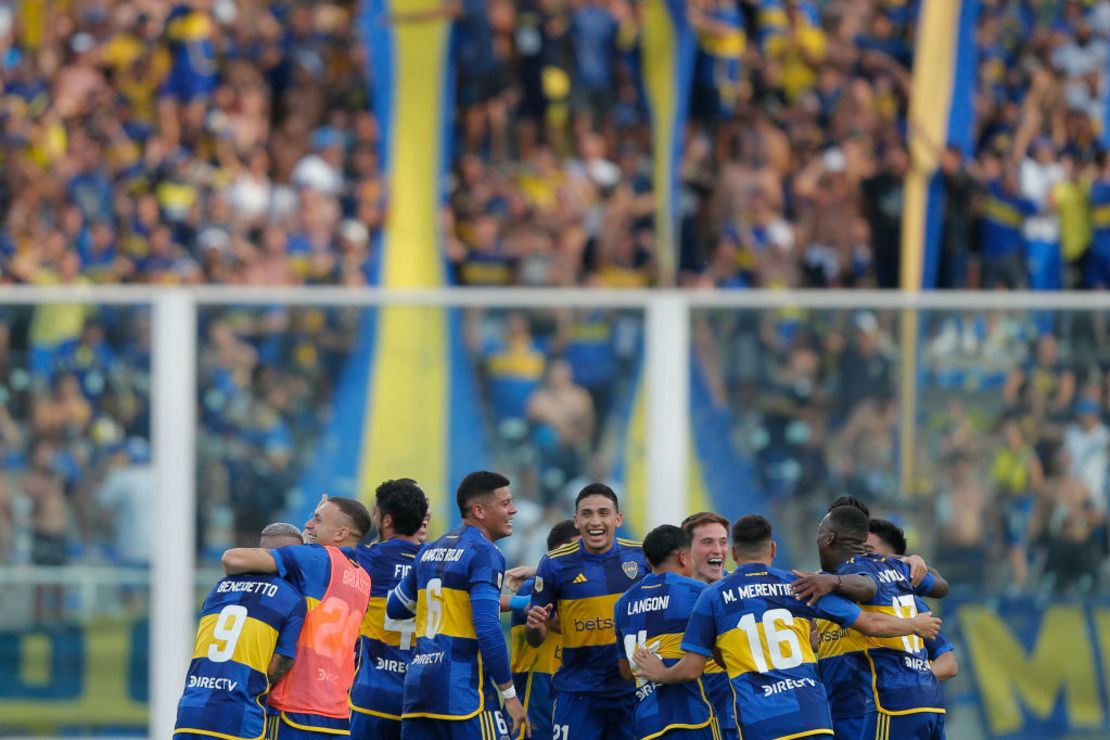 Jugadore de Boca Juniors celebraan el 21 de abril de 2024 en La Bombonera.