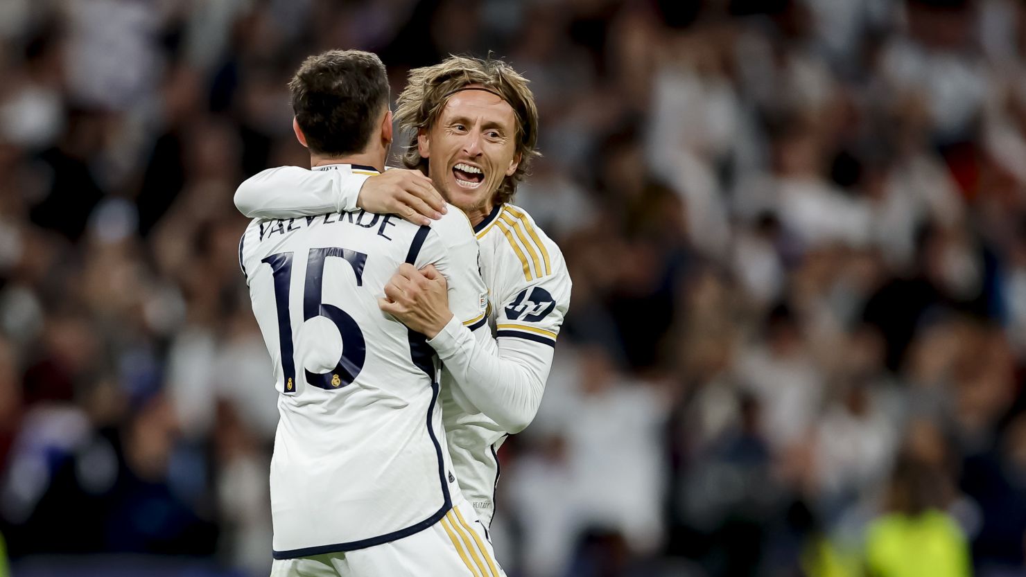 Federico Valverde celebrates with Luka Modrić after scoring Real Madrid's equalizer.