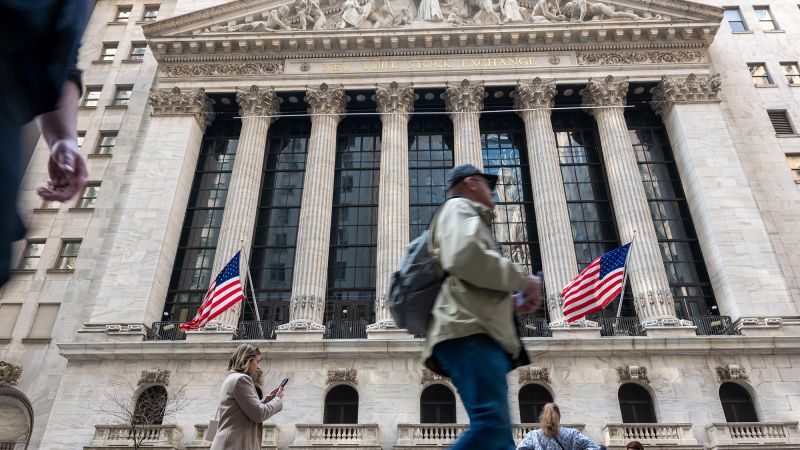 Dow пада с повече от 600 пункта, отбелязвайки най-лошия ден от годината