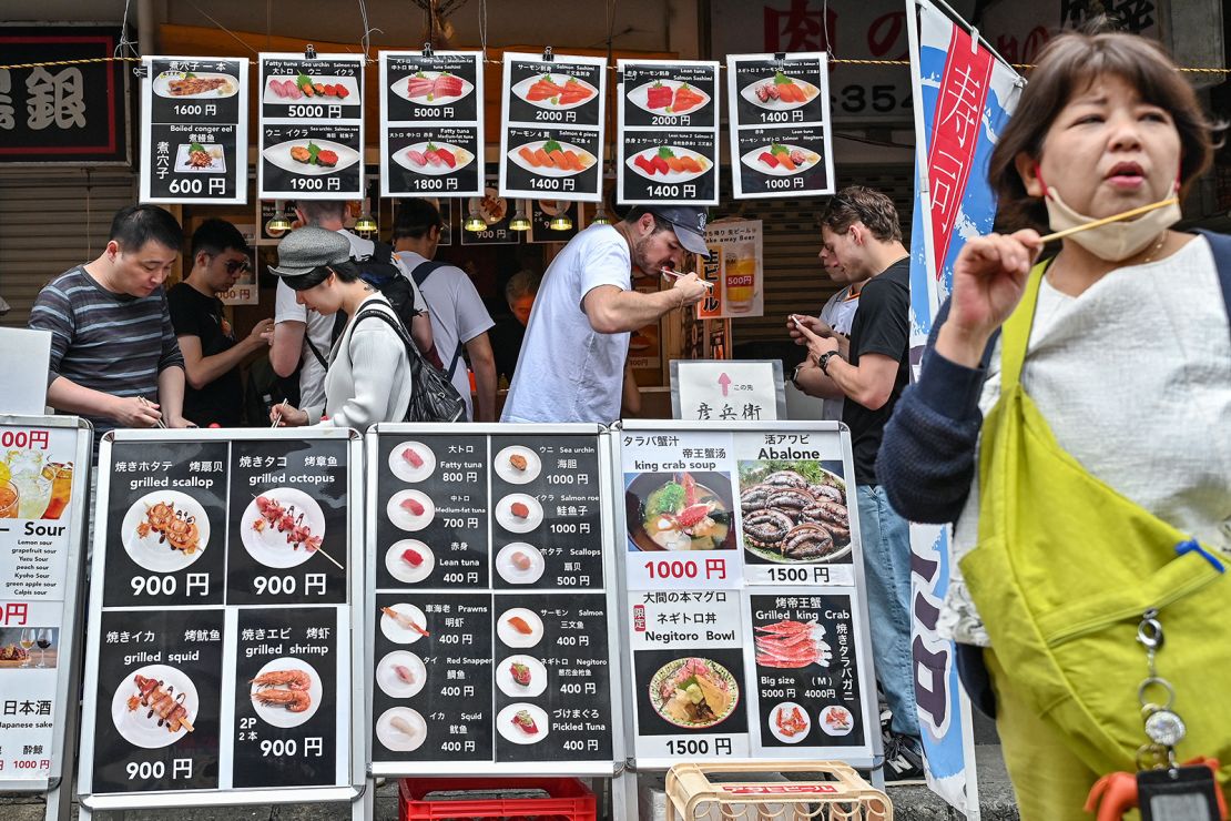 Tokyo's Tsukiji fish market is a popular tourist destination. However, the offerings can be intimidating for travelers unfamiliar with its diverse seafood offerings.