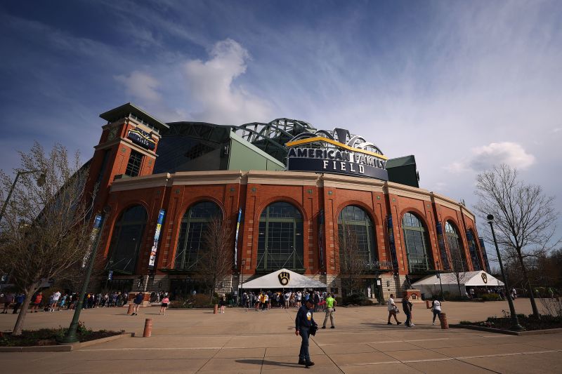 11 people hurt after Brewers-Cubs game when escalator malfunctions at American Family Field