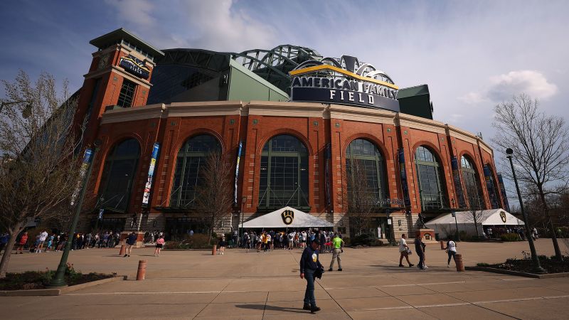 Brewers-Cubs game incident: 11 people hurt after escalator malfunctions at American Family Field | CNN