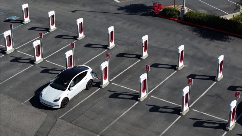 Мъск току-що разби екипа на Supercharger на Tesla. Какво означава това за американската EV мрежа?