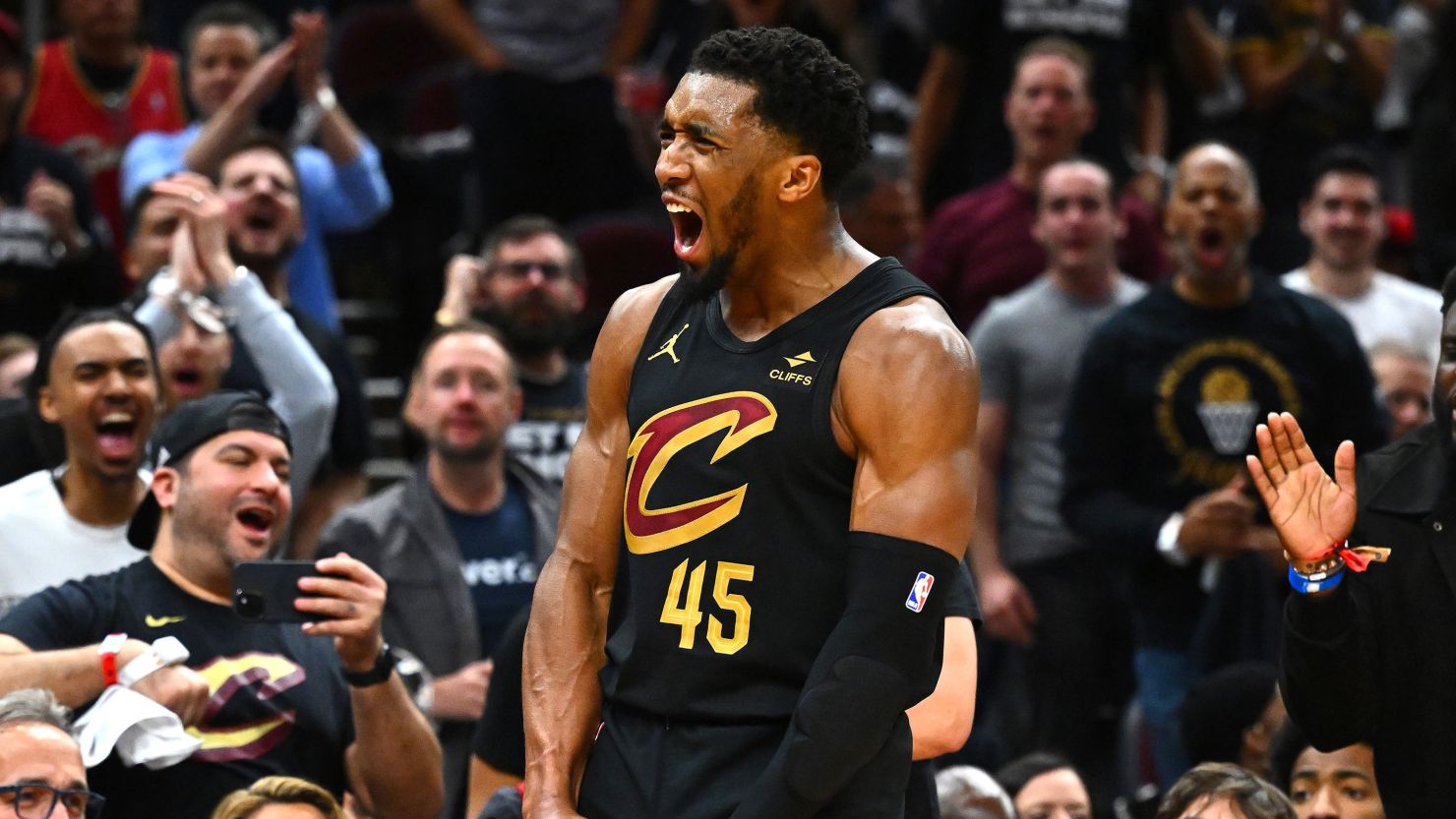 Donovan Mitchell led the Cavaliers' second-half comeback.