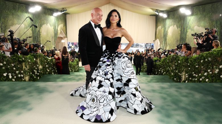 NEW YORK, NEW YORK - MAY 06: Jeff Bezos and Lauren Sanchez attend The 2024 Met Gala Celebrating "Sleeping Beauties: Reawakening Fashion" at The Metropolitan Museum of Art on May 06, 2024 in New York City.  (Photo by Kevin Mazur/MG24/Getty Images for The Met Museum/Vogue)