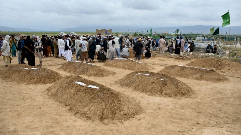 Внезапните наводнения, които опустошиха Северен Афганистан през последните дни, убиха