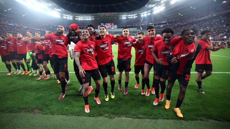 LEVERKUSEN, GERMANY - MAY 09: The players of Bayer Leverkusen show their appreciation to the fans as they celebrate at full-time following the team's victory in the UEFA Europa League 2023/24 Semi-Final second leg match between Bayer 04 Leverkusen and AS Roma at BayArena on May 09, 2024 in Leverkusen, Germany. (Photo by Alex Grimm/Getty Images)