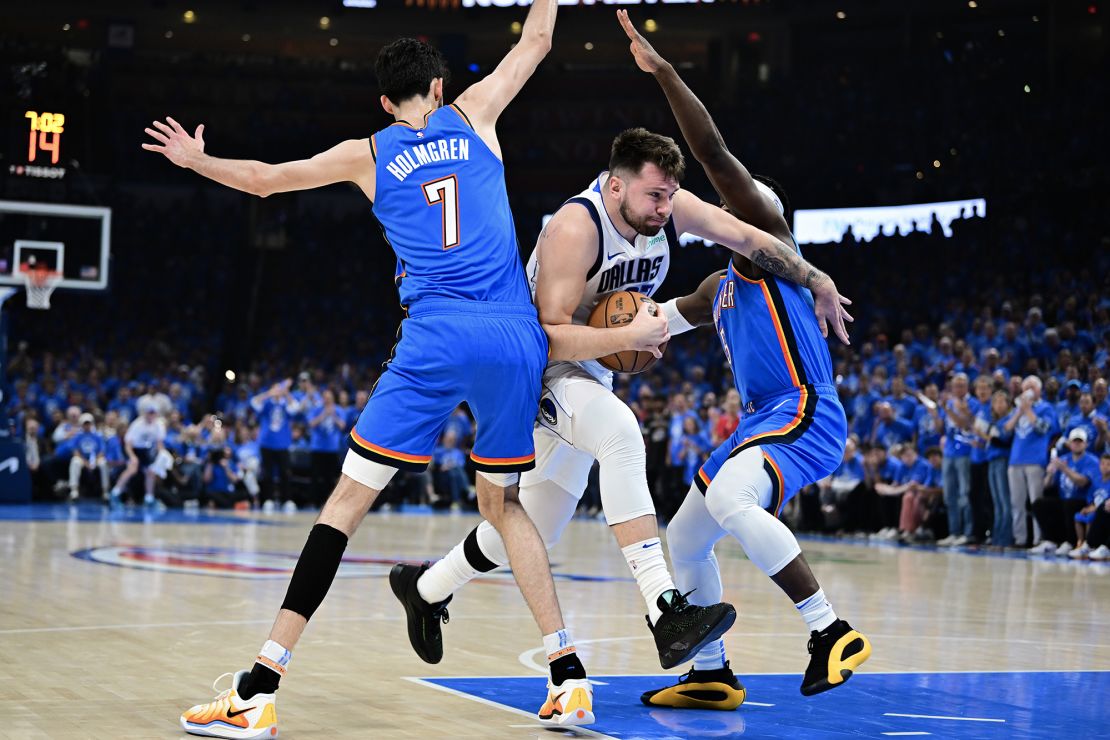 Dončić drives to the basket during the game.