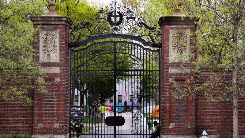Харвард да запази мълчание по въпроси, които не засягат „основната функция“ на университета