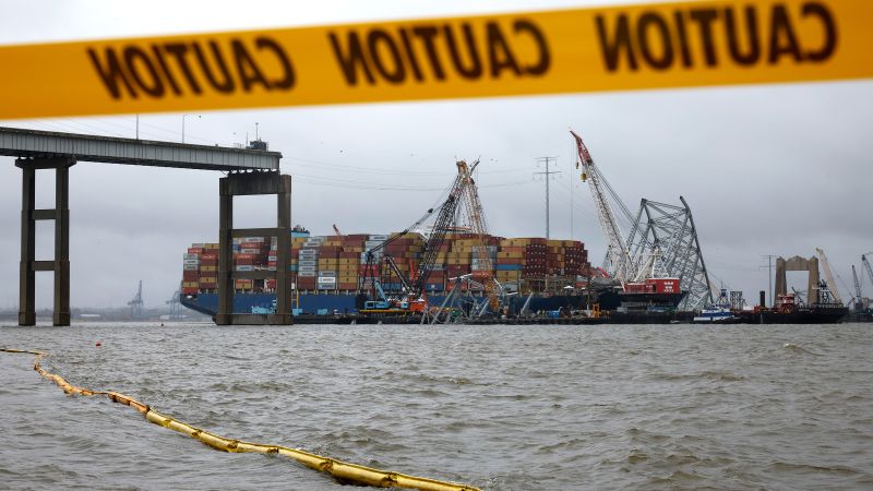 Une opération de démolition visant à retirer une partie du Key Bridge à Baltimore afin de libérer le navire coincé a été reportée à lundi en raison du mauvais temps.
