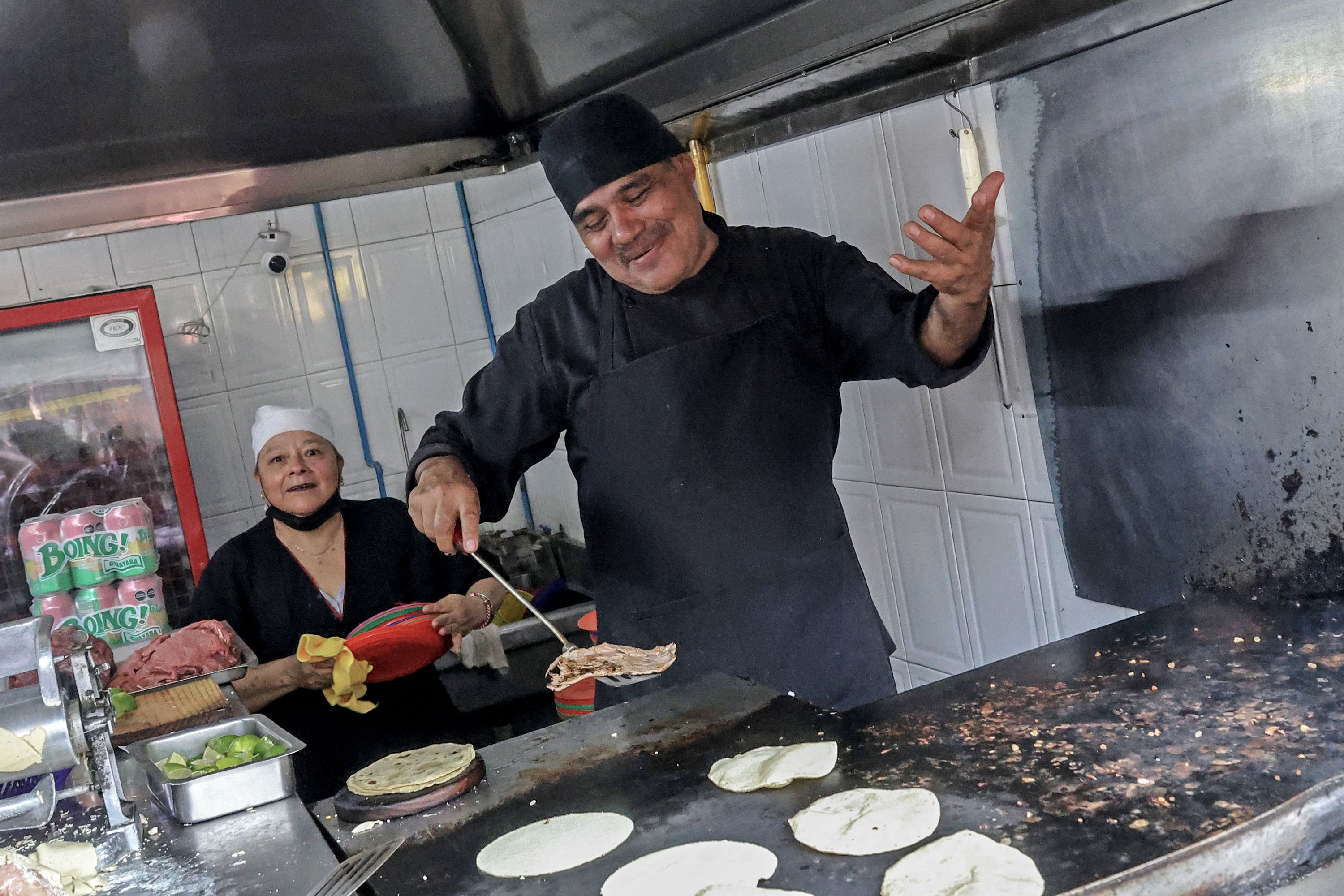 Taquería El Califa de León: This tiny taco stand in Mexico City has just  earned a Michelin star | CNN