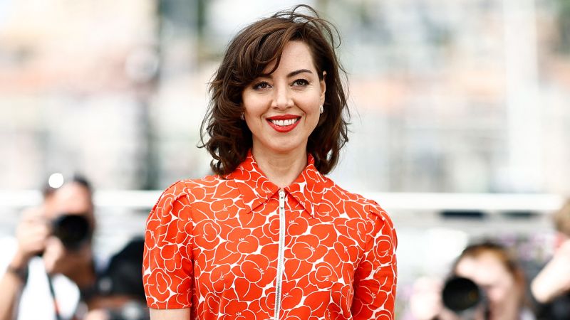 Aubrey Plaza hasn’t watched her ‘White Lotus’ performance because she ...