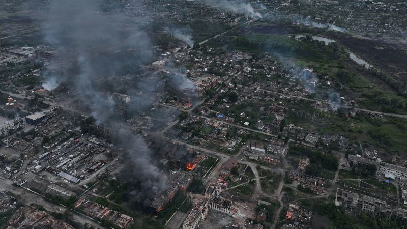 Руските сили са заловили десетки цивилни в граничния град Вовчанск,