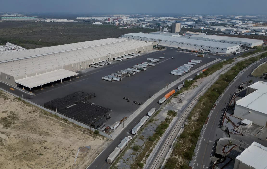 Vista aérea de un proveedor de partes de carrocería de automóviles en Apodaca, estado de Nuevo León en México.