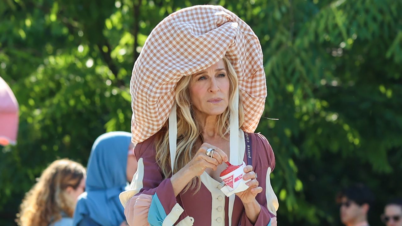 NEW YORK, NY - MAY 20: Sarah Jessica Parker and Sarita Choudhury are seen on the set of "And Just Like That..." in Washington Square Park on May 20, 2024 in New York City.  (Photo by Jason Howard/Bauer-Griffin/GC Images)