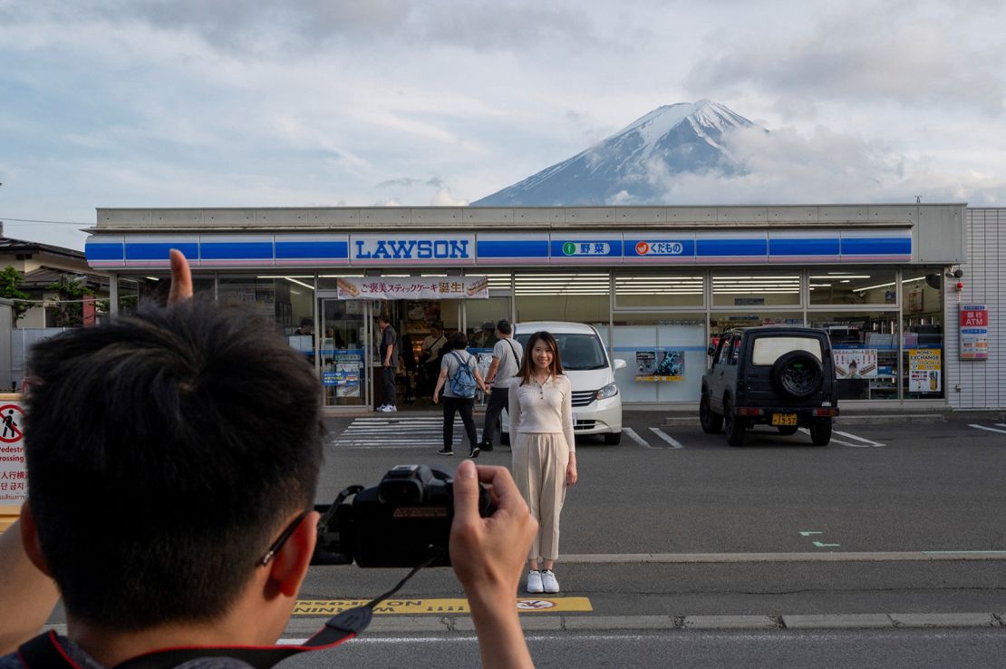 This photo was taken on May 20 in front of Mount Fuji in Fujikawaguchiko -- a day before the black net went up.