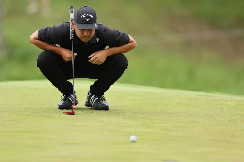 Schauffele lines up a putt.