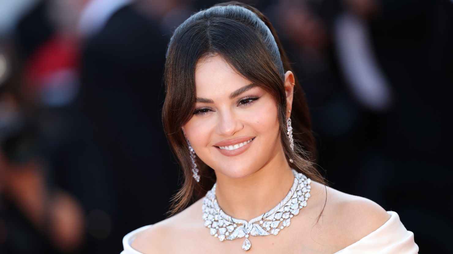 Selena Gomez shares how ongoing 'medical issues' will shape her path to  becoming a parent | CNN