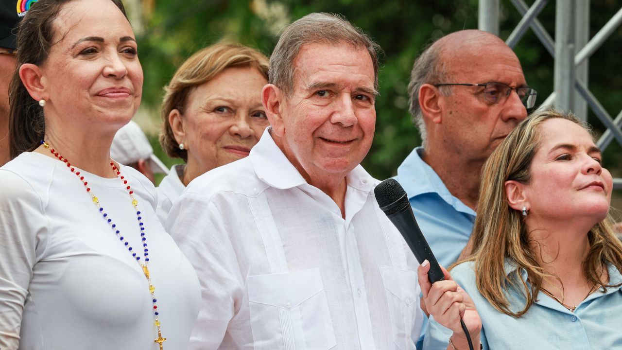 ARAGUA, VENEZUELA - MAY 18: Opposition presidential candidate Edmundo Gonzalez Urrutia of the Plataforma Unitaria Coalition speaks during a rally on May 18, 2024 in Aragua, Venezuela. Gonzalez Urrutia, 74, became the opposition candidate to face incumbent president Nicolas Maduro during the presidential election to be held on July 28. The rally is officially the first one convened by Gonzalez as part of his presidential campaign. (Photo by Jesus Vargas/Getty Images)