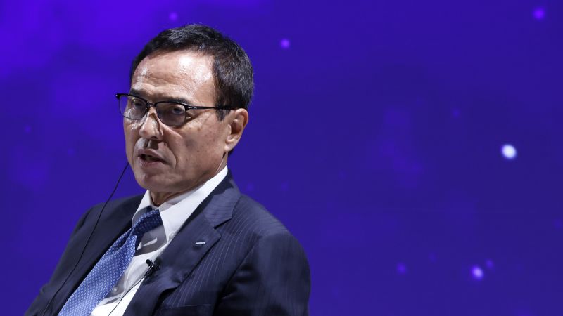 Вижте всички теми Връзка копирана Следвайте Председателят на Suntory Holdings