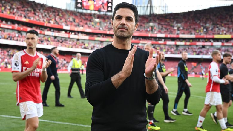 LONDON, ENGLAND - MAY 19: Arsenal manager Mikel Arteta thanks the fans after the Premier League match between Arsenal FC and Everton FC at Emirates Stadium on May 19, 2024 in London, England. (Photo by Stuart MacFarlane/Arsenal FC via Getty Images)