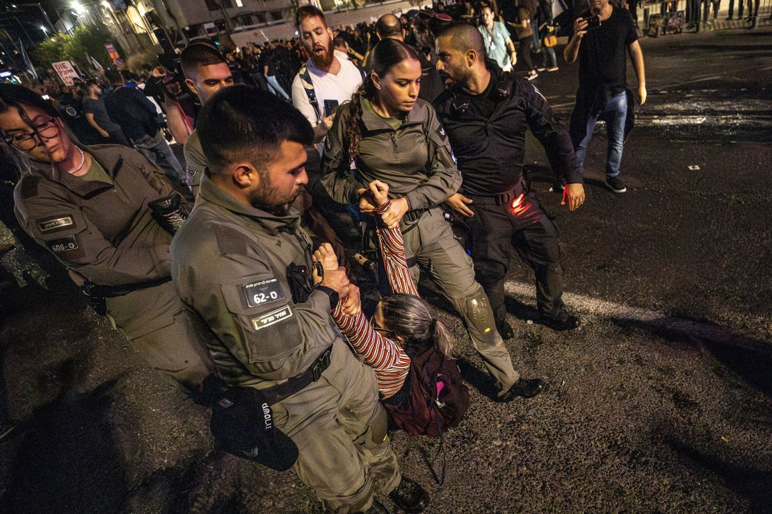 Israeli police in Tel Aviv on May 25 detain demonstrators demanding a ceasefire in Gaza, a prisoner swap deal and the resignation of Prime Minister Benjamin Netanyahu's government.