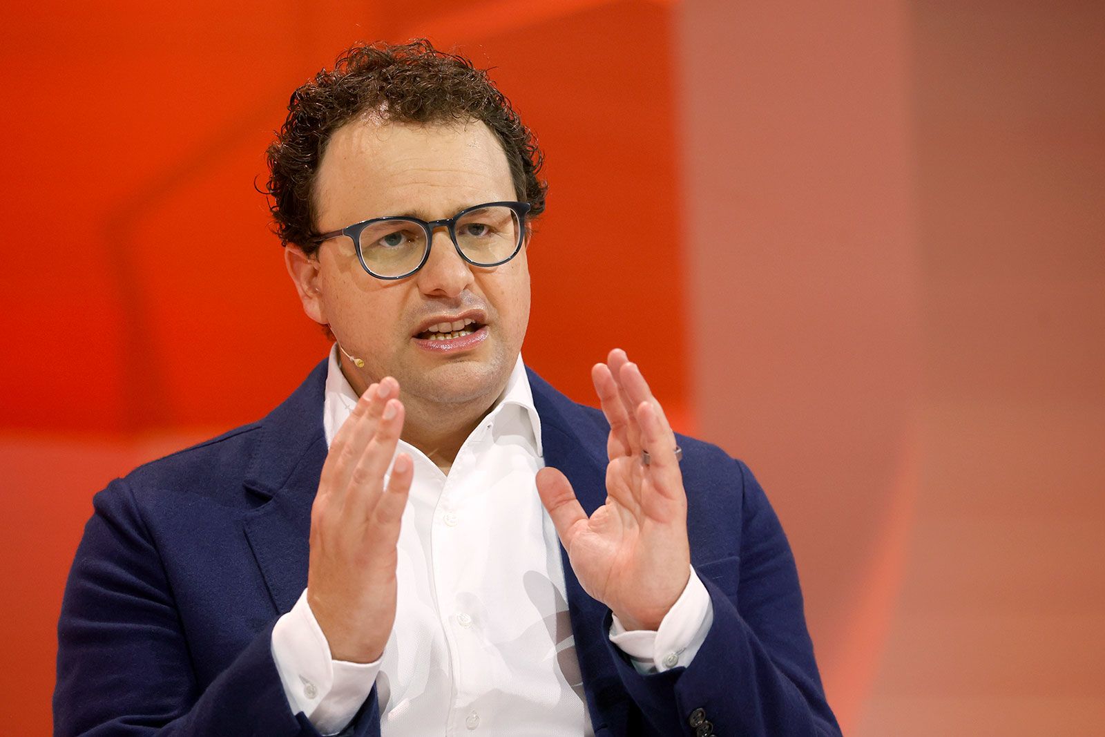 Why this leading AI CEO is warning the tech could cause mass unemployment | CNN Business