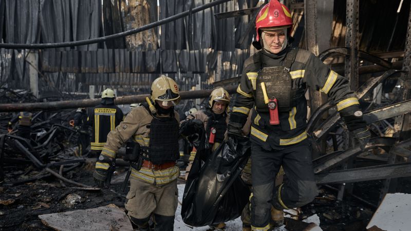 Vismaz 16 cilvēki tika nogalināti Krievijas reidā uz būvmateriālu veikalu Harkovā
