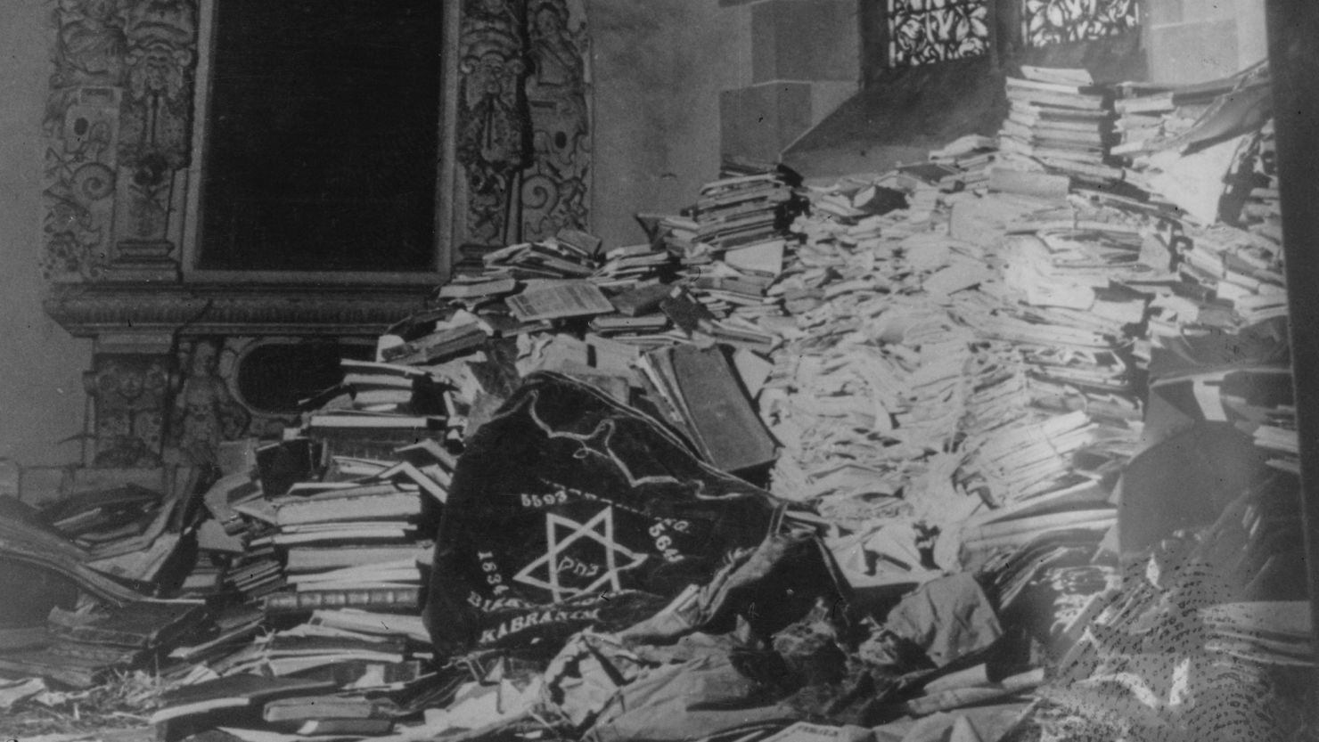book-detectives-step-up-hunt-for-jewish-owned-works-looted-by-the-nazis