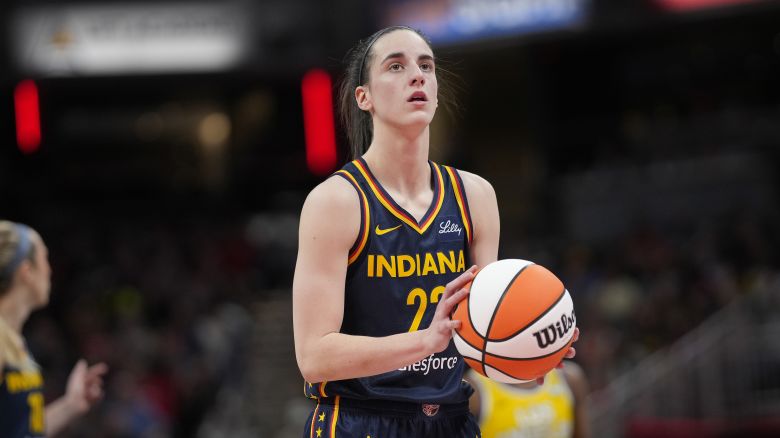 INDIANAPOLIS, IN - MAY 28:  Caitlin Clark #22 of the Indiana Fever shoots a free throw during the game  against the Los Angeles Sparks on May 28, 2024 at Gainbridge Fieldhouse in Indianapolis, Indiana. NOTE TO USER: User expressly acknowledges and agrees that, by downloading and or using this Photograph, user is consenting to the terms and conditions of the Getty Images License Agreement. Mandatory Copyright Notice: Copyright 2024 NBAE (Photo by A.J. Mast/NBAE via Getty Images)