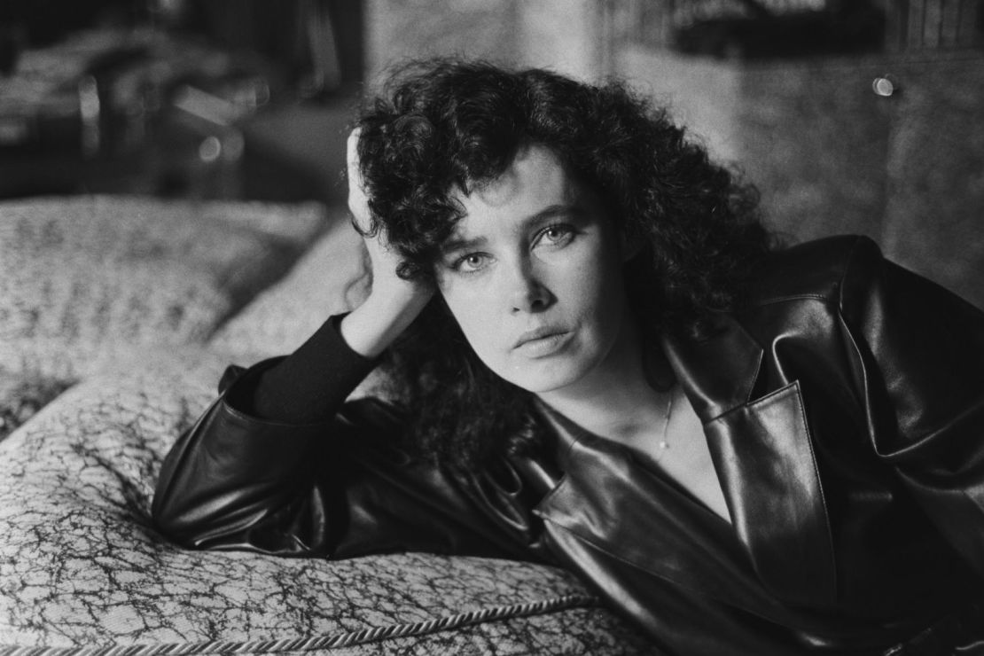 Dayle Haddon, modelo que apareció en portadas de revistas y en programas de televisión y películas de las décadas de 1970 y 1980 como "North Dallas Forty", "Max Headroom" y "The Hitchhiker", falleció el 27 de diciembre de 2024. Tenía 76 años.
