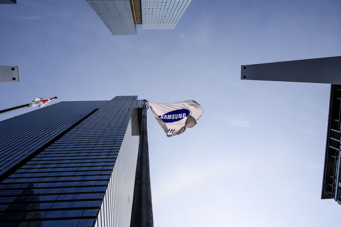 The Samsung flag flutters in the wind outside the company building in Seoul on June 7, 2024. eiqtiqutiquinv