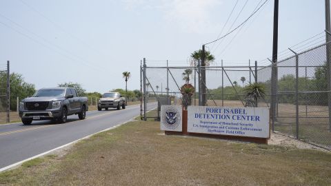 La entrada al Centro de Detención de Port Isabel después de una gira de prensa organizada por las Operaciones de Detención y Deportación de Harlingen del Servicio de Inmigración y Control de Aduanas de Estados Unidos (ICE, por sus siglas en inglés), en Los Fresnos, Texas, el 10 de junio de 2024.