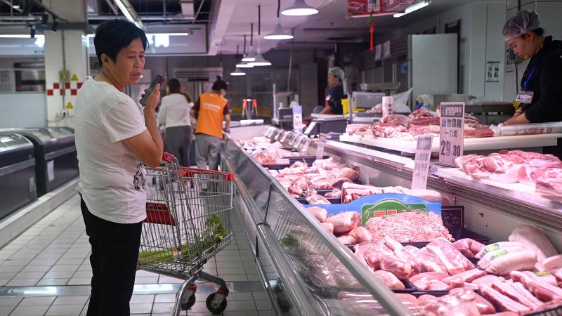 Китай проучва европейските цени на свинското месо, след като ЕС повиши тарифите за своите електрически автомобили