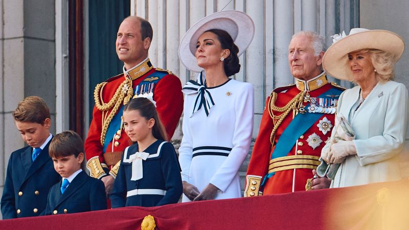 After a punishing year for Britain’s royals, Windsors hope for brighter 2025