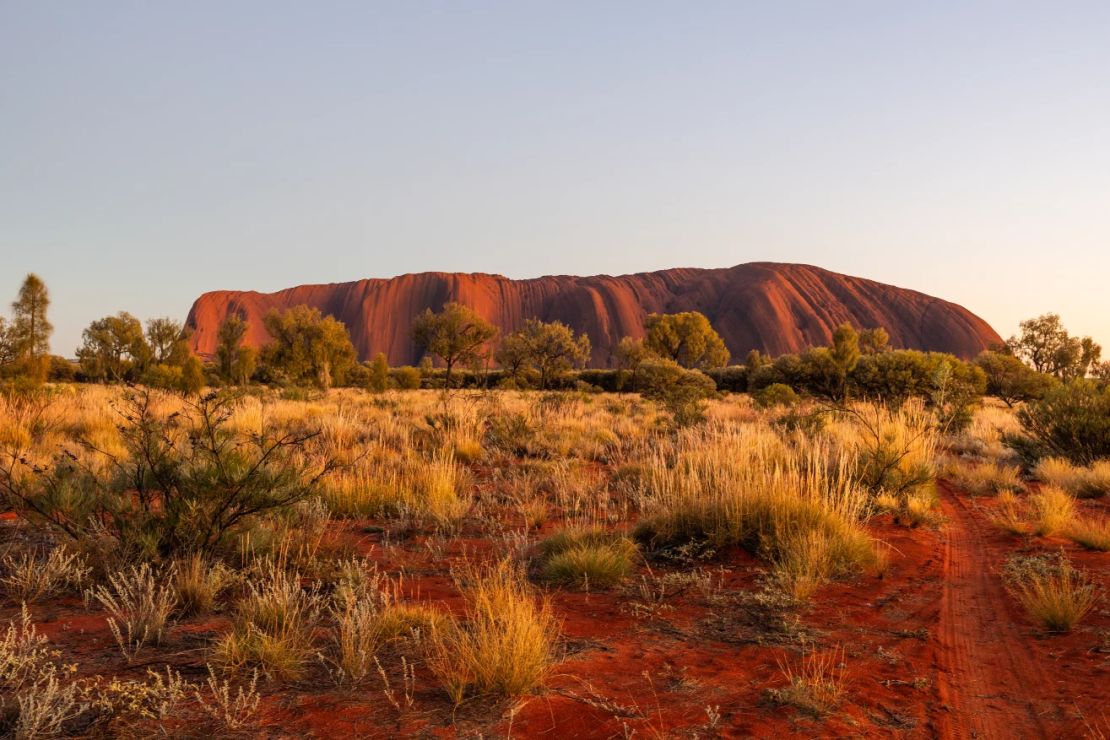 14 / 16<br />Parque Nacional Uluru-Kata Tjuṯa: a partir de abril, los visitantes podrán pernoctar por primera vez en este célebre parque australiano.