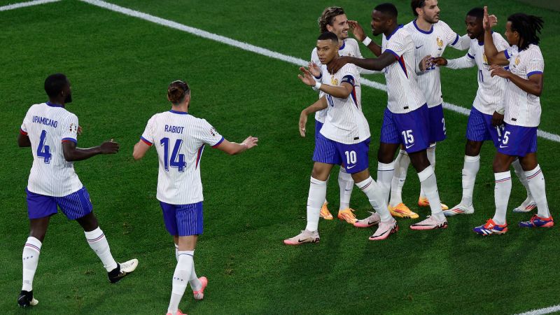 Евро 2024: Килиан Мбапе страда от разкървавен нос, но води Франция до тясна победа с 1-0 срещу Австрия