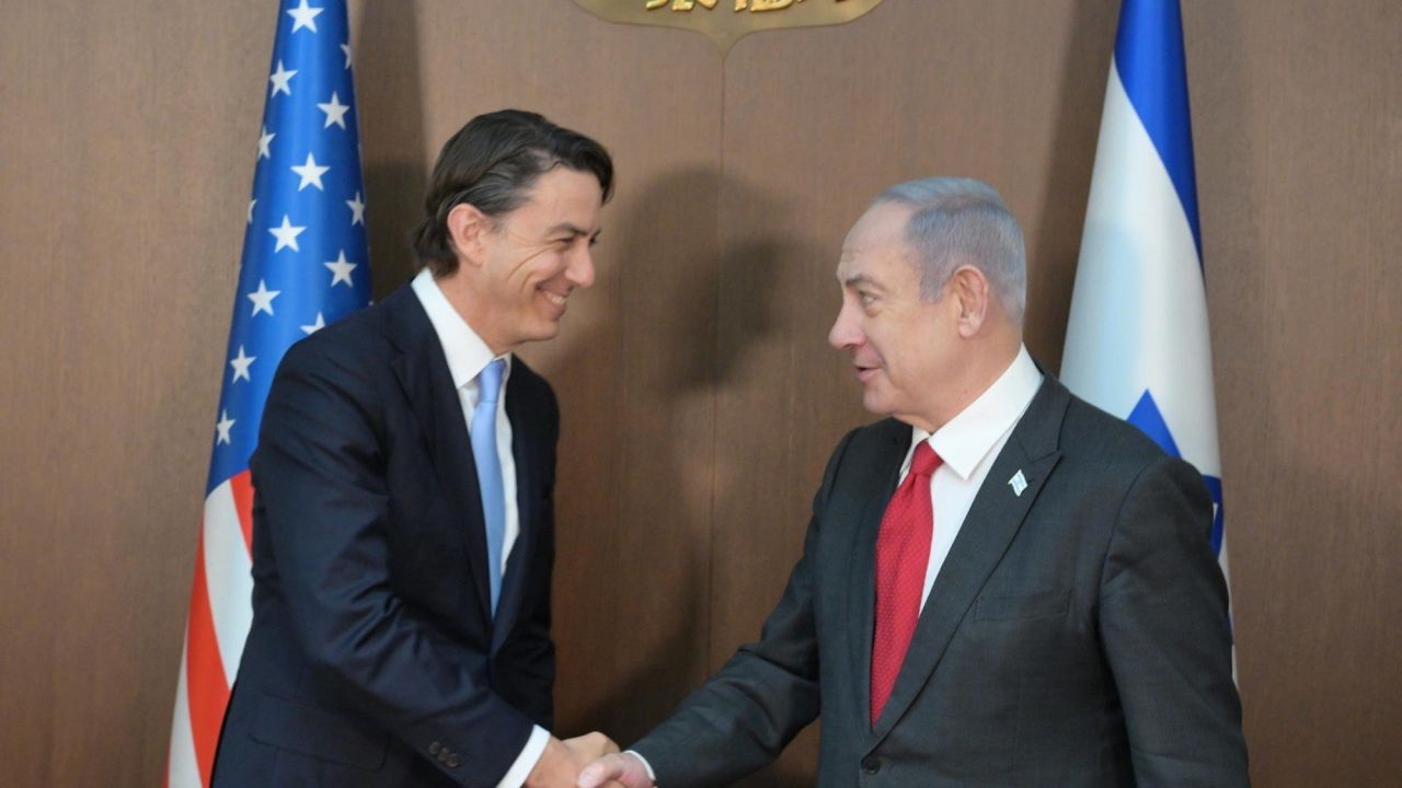 jERUSALEM - JUNE 17:  ----EDITORIAL USE ONLY - MANDATORY CREDIT - 'AMOS BEN-GERSHOM / GPO / HANDOUT' - NO MARKETING NO ADVERTISING CAMPAIGNS - DISTRIBUTED AS A SERVICE TO CLIENTS----) Amos Hochstein (L), Senior Advisor to US President Joe Biden, meet with Israeli Prime Minister Benjamin Netanyahu (R) in West Jerusalem on June17 , 2024. (Photo by Amos Ben-Gershom (GPO)/Handout/Anadolu via Getty Images)