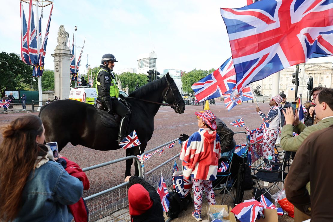 The public gathered at Buckingham Palace.