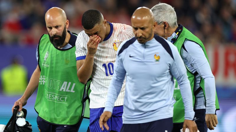 Футболната звезда Килиан Мбапе получи счупен нос при победата на