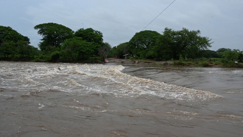 Al menos 30 muertos tras días de fuertes lluvias en el Triángulo Norte