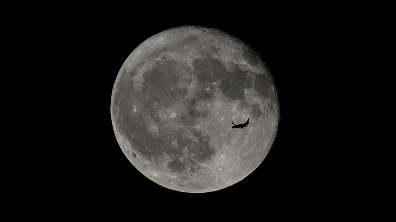 Look up to see June’s full strawberry moon, the Milky Way and multiple planets