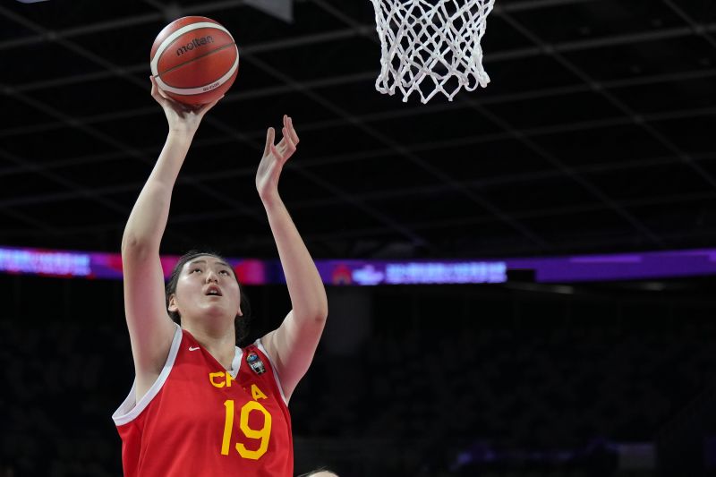 Zhang Ziyu La Prometedora Estrella China Del Baloncesto Femenino Con 2. ...